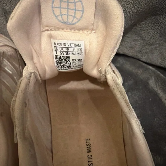 RUN 70S SHOES Adidas Women's Cream Sneakers - Picture 3 of 5